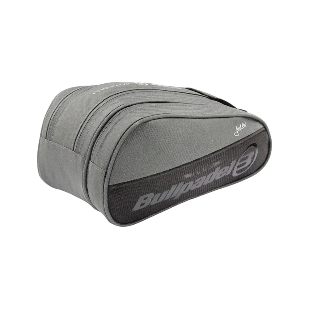 Bullpadel Iconic Graphite — bolsa de aseo Vertex con la firma de Juan Martín Díaz - imagen 2