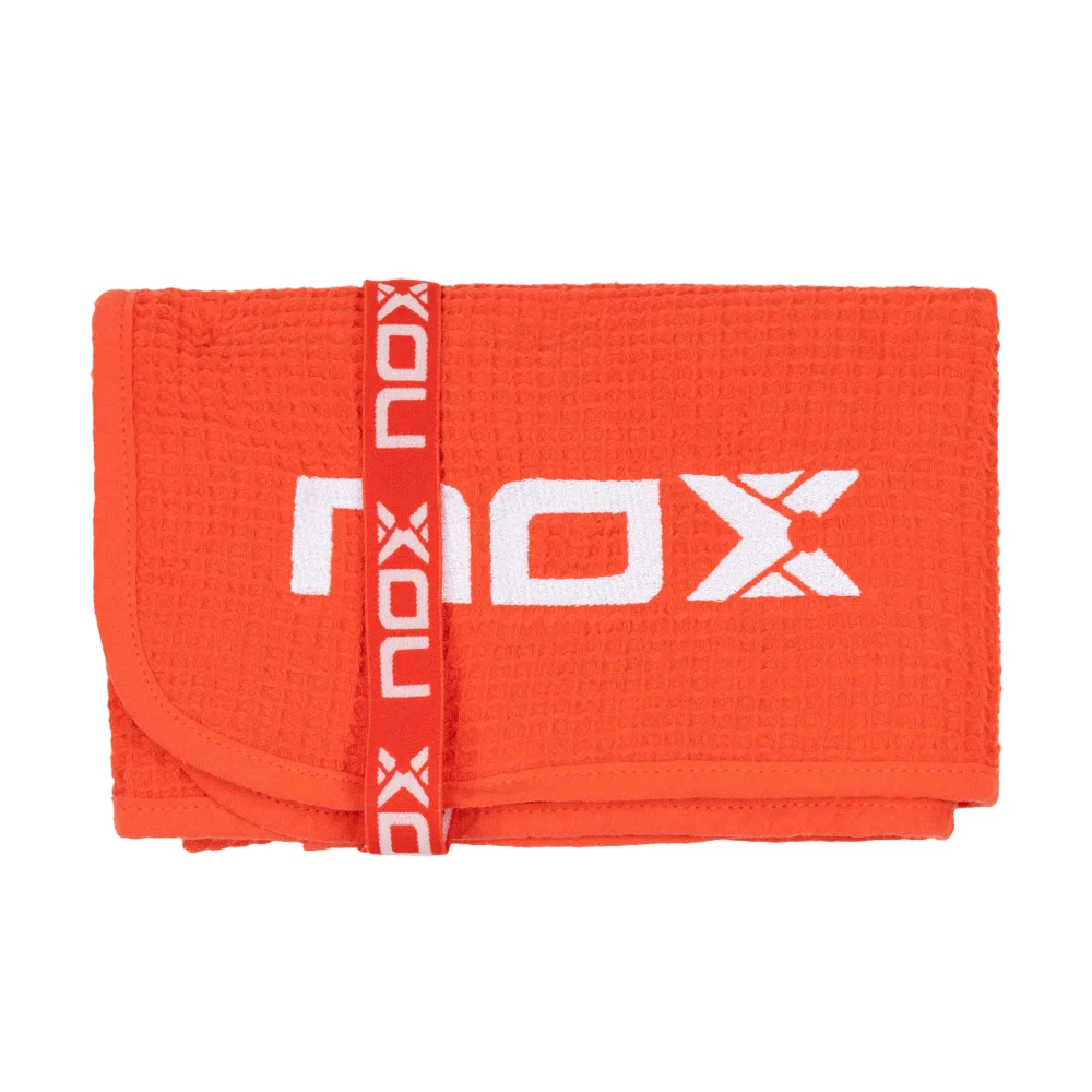 Eleva tu día de partido con la toalla de algodón Nox rojo Blanco - imagen 1