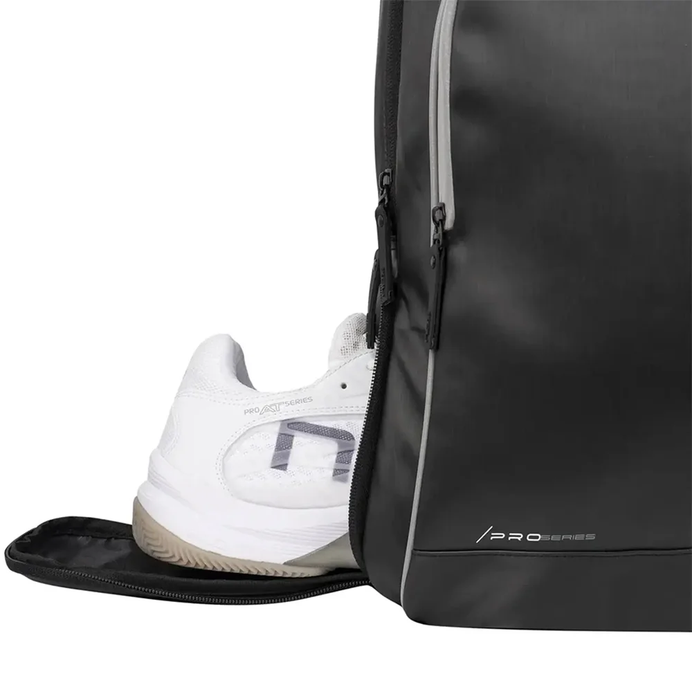 Mochila deportiva de pádel negra con compartimento ventilado para zapatillas - imagen 4