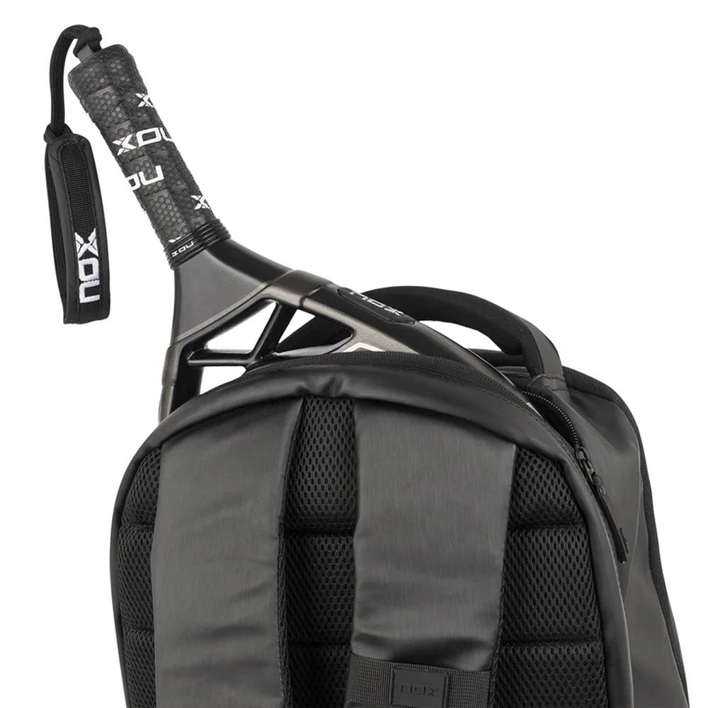 Mochila deportiva de pádel negra con compartimento ventilado para zapatillas - imagen 5