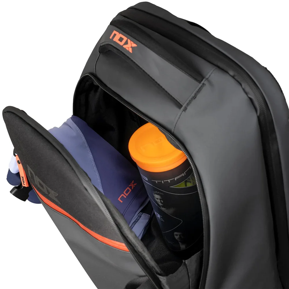Nox Mochila Luxury Open Series Negro Rojo — mochila premium de pádel con compartimento para zapatillas - imagen 4