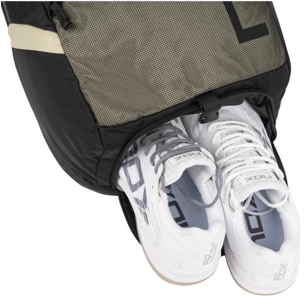 Nox Street Negro Light Claro – mochila de pádel urbana con compartimento ventilado para zapatillas - imagen 3